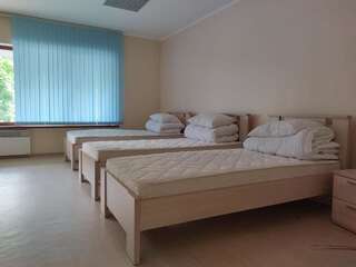 Хостелы Хостел на Медеу Алматы Трехместный номер с видом на горы-1