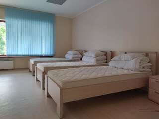 Хостелы Хостел на Медеу Алматы Трехместный номер с видом на горы-5