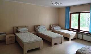 Хостелы Хостел на Медеу Алматы Трехместный номер с видом на горы-6