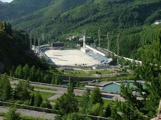 Хостелы Хостел на Медеу Алматы Трехместный номер с видом на горы-8